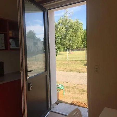 Klein Aber Fein - Wunderschoene Studio-apartments Mit Terrasse Und Stellplatz شقة لبسيا